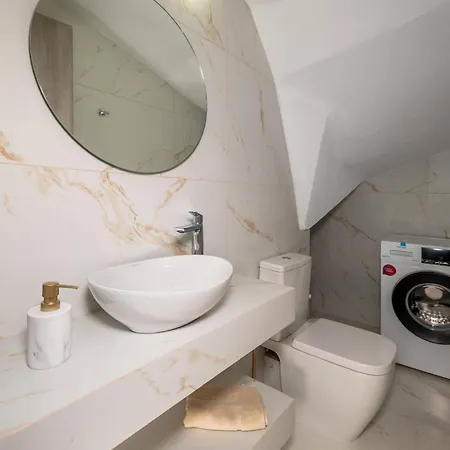 Jk With Private Pool